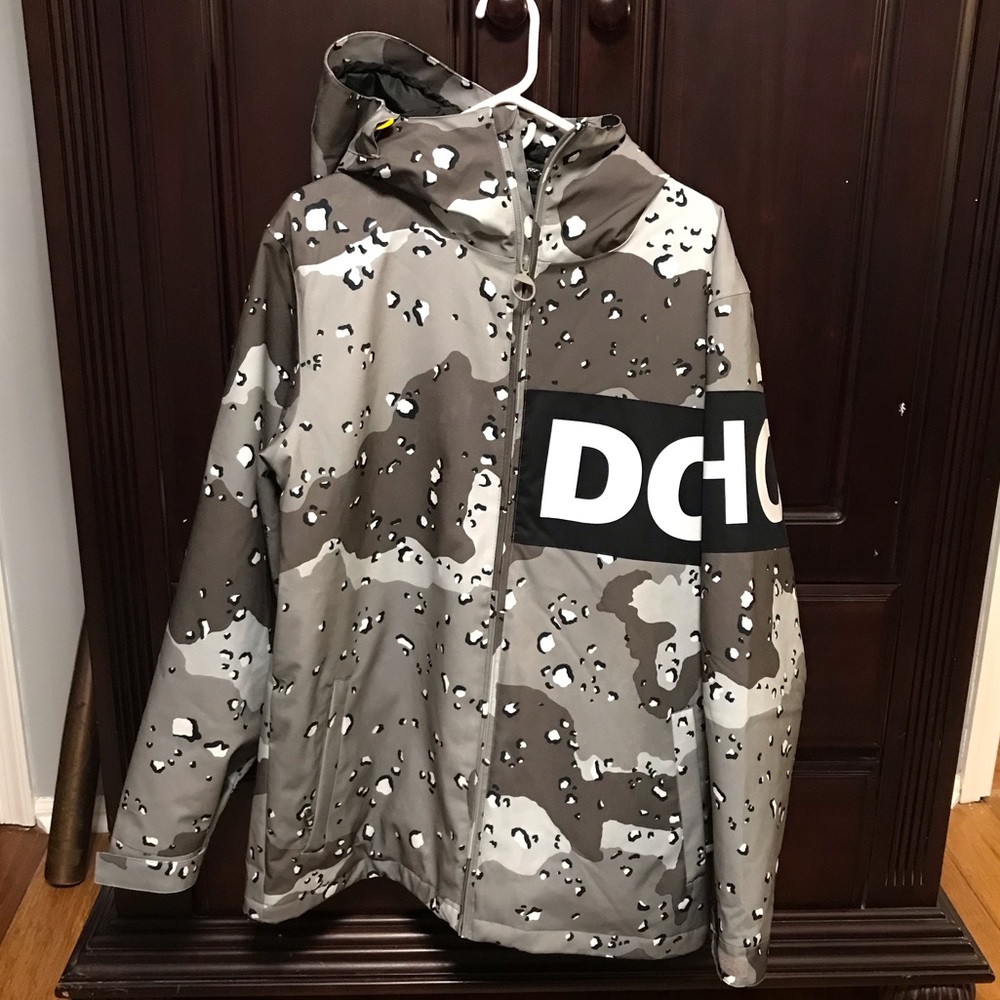 Men’s DC snowboarding jacket Size M BNWT
